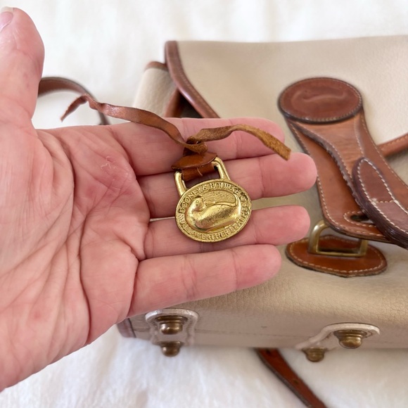 Dooney & Bourke Vintage 90s Essex Saddle Pebbled Leather Crossbody Bag - Picture 10 of 15